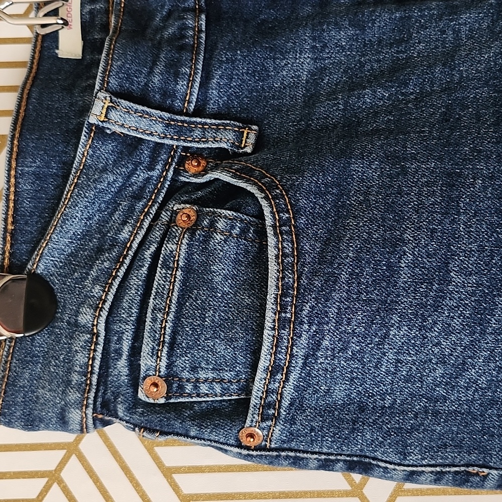 Levi's Wedgie Fit Straight Jeans - Picture 6 of 12